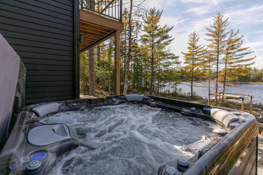 Numinous Cottage Long Lake Oasis Centre Rawdon المظهر الخارجي الصورة